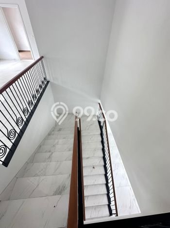 Jual Rumah Mewah Elegan Dengan View Cantik di Alam Sutera, Tangerang Jual Rumah Mewah Elegan Dengan View Cantik di Alam Sutera, Tangerang