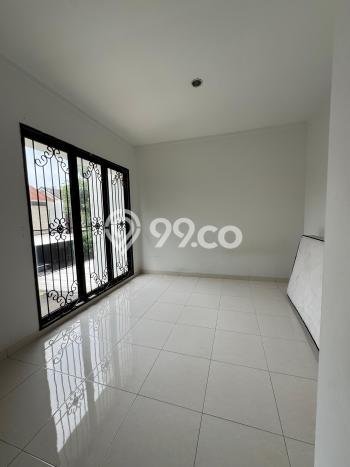 Disewakan! Rumah 3 Kamar Tidur &
3 Kamar Mandi di Graha Raya Bintaro, Tangerang Selatan Disewakan! Rumah 3 Kamar Tidur &
3 Kamar Mandi di Graha Raya Bintaro, Tangerang Selatan