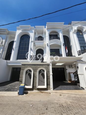 Ready to Use! Premium House LT 360m2 Desain Modern di Pejaten Ready to Use! Premium House LT 360m2 Desain Modern di Pejaten