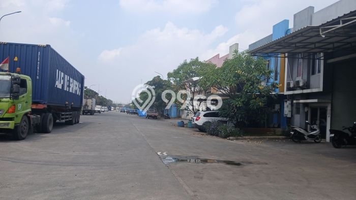 Pabrik Dijual Lokasi Stratagis di Jati Uwung Tangerang Cocok untuk Investasi Pabrik Dijual Lokasi Stratagis di Jati Uwung Tangerang Cocok untuk Investasi