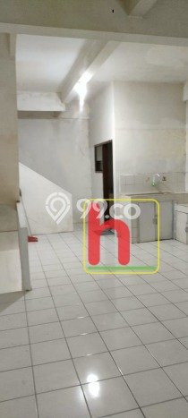 Ruko untuk Disewa di Pusat Jakarta Barat Luas Bangunan 100m2 Ruko untuk Disewa di Pusat Jakarta Barat Luas Bangunan 100m2