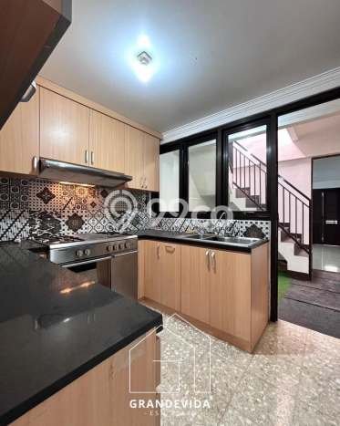 Hunian Elit LB 180m2 Siap Pakai Desain Elegan di Pondok Indah, Jakarta Selatan Hunian Elit LB 180m2 Siap Pakai Desain Elegan di Pondok Indah, Jakarta Selatan