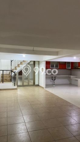Rumah di Sunter, 4 KM, Akses Mudah Pusat Kota, Luas 140m² Bangunan 200m² Rumah di Sunter, 4 KM, Akses Mudah Pusat Kota, Luas 140m² Bangunan 200m²