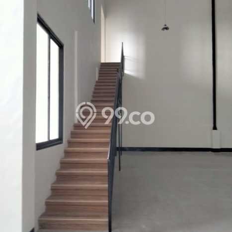 LOKASI PREMIUM! Gudang Kawasan Niaga Kawasan Batujajar, Luas 600m², Siap Operasional LOKASI PREMIUM! Gudang Kawasan Niaga Kawasan Batujajar, Luas 600m², Siap Operasional