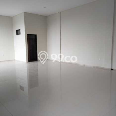 LOKASI PREMIUM! Gudang Kawasan Niaga Kawasan Batujajar, Luas 600m², Siap Operasional LOKASI PREMIUM! Gudang Kawasan Niaga Kawasan Batujajar, Luas 600m², Siap Operasional