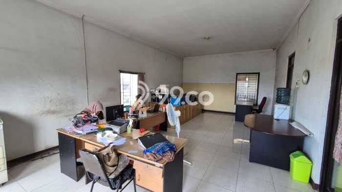 INVESTASI MENGUNTUNGKAN! Gudang di Margaasih, Luas 500m², Nilai Sewa Tinggi INVESTASI MENGUNTUNGKAN! Gudang di Margaasih, Luas 500m², Nilai Sewa Tinggi