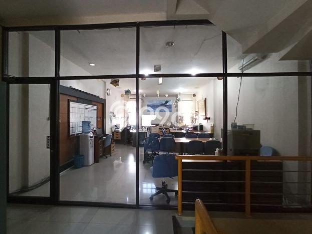 Ruko untuk disewa di Lengkong punya LT 95m2 & LB 250m2 harga sewa kompetitif Ruko untuk disewa di Lengkong punya LT 95m2 & LB 250m2 harga sewa kompetitif