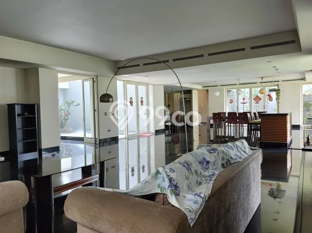 Rumah Mewah LB 750m2 Siap Huni Desain Elegan di Cipaganti, Bandung Rumah Mewah LB 750m2 Siap Huni Desain Elegan di Cipaganti, Bandung