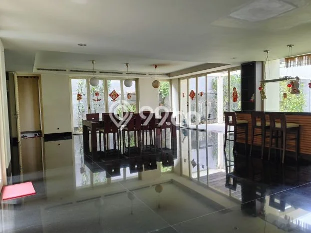 Rumah Mewah LB 750m2 Siap Huni Desain Elegan di Cipaganti, Bandung Rumah Mewah LB 750m2 Siap Huni Desain Elegan di Cipaganti, Bandung