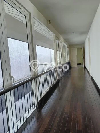 Rumah Mewah LB 750m2 Siap Huni Desain Elegan di Cipaganti, Bandung Rumah Mewah LB 750m2 Siap Huni Desain Elegan di Cipaganti, Bandung