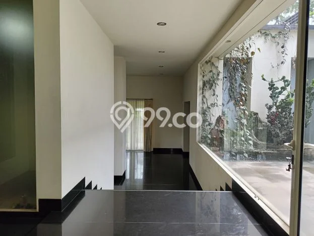 Rumah Mewah LB 750m2 Siap Huni Desain Elegan di Cipaganti, Bandung Rumah Mewah LB 750m2 Siap Huni Desain Elegan di Cipaganti, Bandung