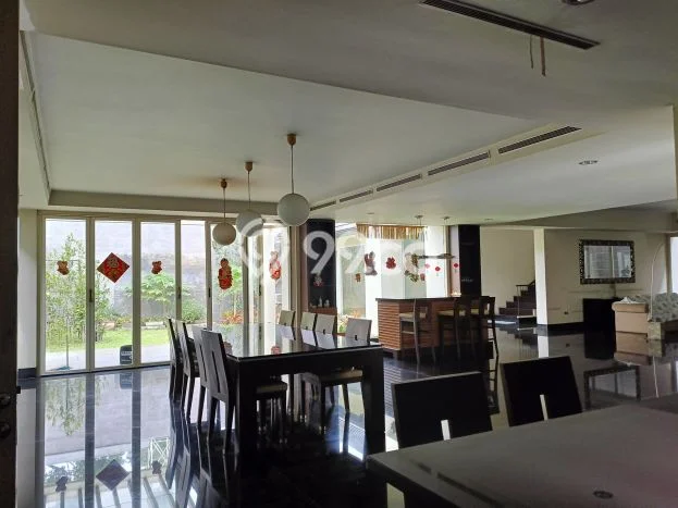 Rumah Mewah LB 750m2 Siap Huni Desain Elegan di Cipaganti, Bandung Rumah Mewah LB 750m2 Siap Huni Desain Elegan di Cipaganti, Bandung