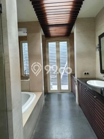 Rumah Mewah LB 750m2 Siap Huni Desain Elegan di Cipaganti, Bandung Rumah Mewah LB 750m2 Siap Huni Desain Elegan di Cipaganti, Bandung