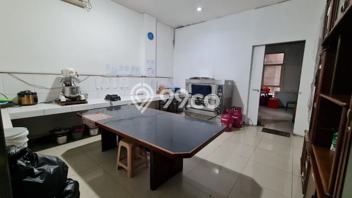Unit Ruko Tersedia di Gatot Subroto Spesifikasi LB 180m2 Unit Ruko Tersedia di Gatot Subroto Spesifikasi LB 180m2