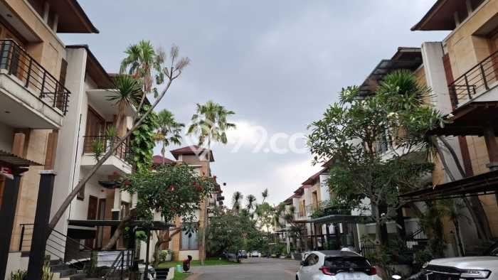 Ready to Use! Premium House LT 150m2 Desain Elegan di ciumbuleuit Ready to Use! Premium House LT 150m2 Desain Elegan di ciumbuleuit