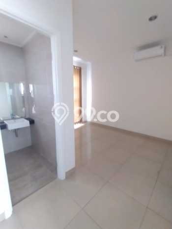 Jual Rumah Luas Megah Dengan View Eksklusif di Green Lake City, Jakarta Barat Jual Rumah Luas Megah Dengan View Eksklusif di Green Lake City, Jakarta Barat