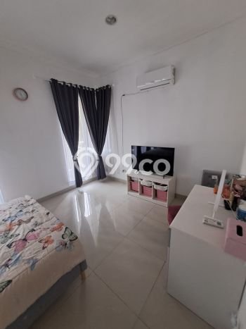 For Sale! Luxury House LT 200m2 Desain Modern di Grand Wisata For Sale! Luxury House LT 200m2 Desain Modern di Grand Wisata