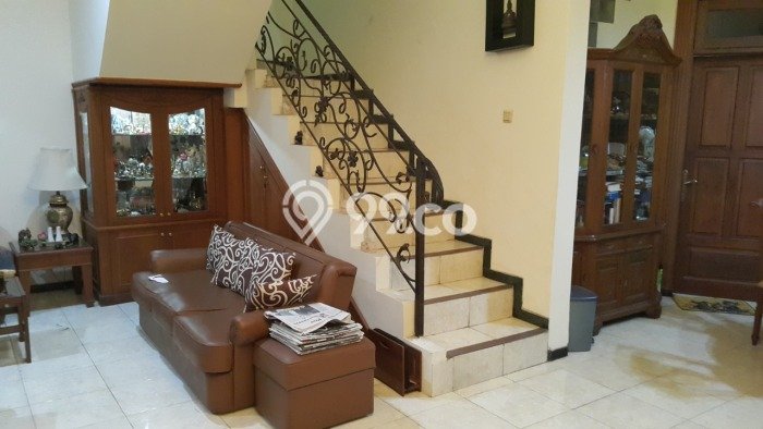 Rumah Elit Modern Tanpa Renovasi di Manyar Surabaya Rumah Elit Modern Tanpa Renovasi di Manyar Surabaya