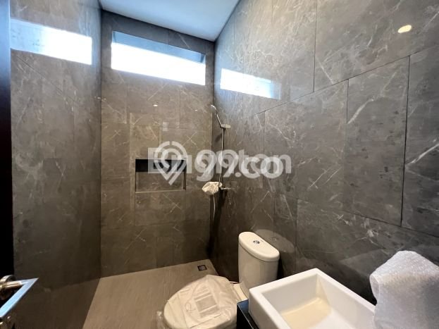 For Sale! Premium House LT 70m2 Desain Modern di Dukuh Kupang For Sale! Premium House LT 70m2 Desain Modern di Dukuh Kupang