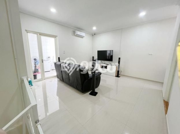 Siap Huni Hunian Elit 4 Kamar di Mulyosari Dekat ke Mana Saja Siap Huni Hunian Elit 4 Kamar di Mulyosari Dekat ke Mana Saja