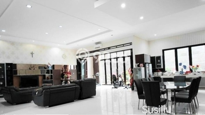 Rumah Mewah LB 800m2 Siap Huni Desain Elegan di Mekar Wangi, Bandung Rumah Mewah LB 800m2 Siap Huni Desain Elegan di Mekar Wangi, Bandung