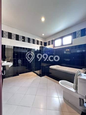 Hunian Mewah LB 950m2 Siap Pakai Desain Elegan di Pondok Indah, Jakarta Selatan Hunian Mewah LB 950m2 Siap Pakai Desain Elegan di Pondok Indah, Jakarta Selatan