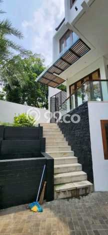 Rumah Luxury Modern Tanpa Renovasi di Pondok Indah Jakarta Selatan Rumah Luxury Modern Tanpa Renovasi di Pondok Indah Jakarta Selatan