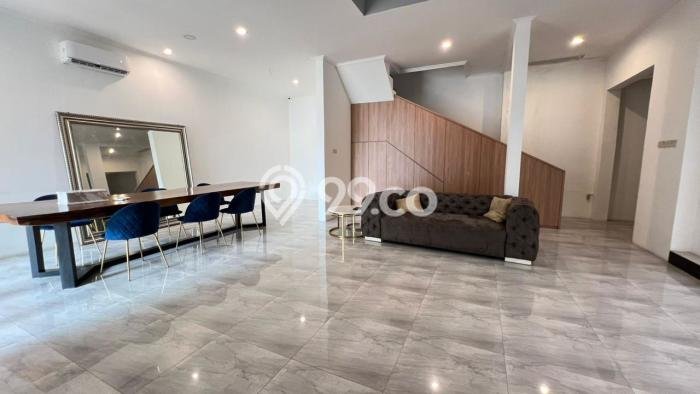 Dijual Hunian Mewah dengan Fasilitas Sekitar Komplit di Kebayoran Lama, Jakarta Selatan Dijual Hunian Mewah dengan Fasilitas Sekitar Komplit di Kebayoran Lama, Jakarta Selatan