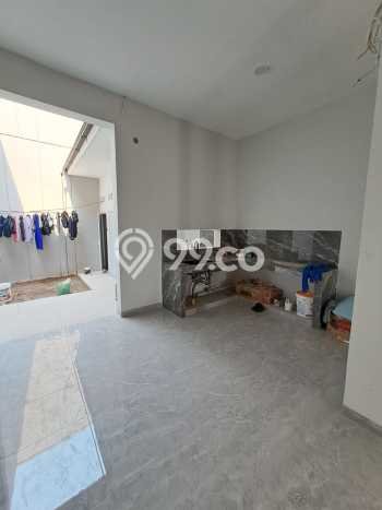 Rumah Luas Asri 3 KT Siap Pakai di Meruya Jakarta Barat Rumah Luas Asri 3 KT Siap Pakai di Meruya Jakarta Barat