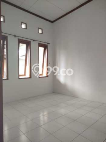 Disewakan! Rumah 2 Kamar Tidur &
1 Kamar Mandi di Taman Kopo Indah, Bandung Disewakan! Rumah 2 Kamar Tidur &
1 Kamar Mandi di Taman Kopo Indah, Bandung