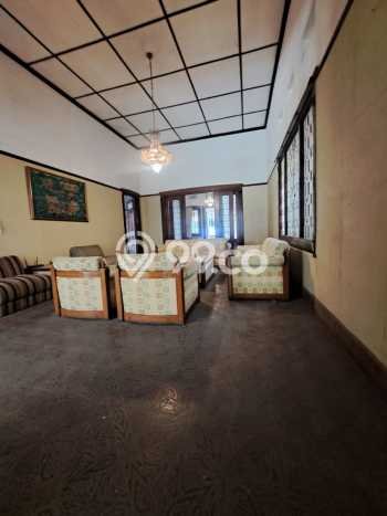 Disewakan Rumah Strategis LT 1003m2 / LB 700m2 di Dago, Bandung Disewakan Rumah Strategis LT 1003m2 / LB 700m2 di Dago, Bandung