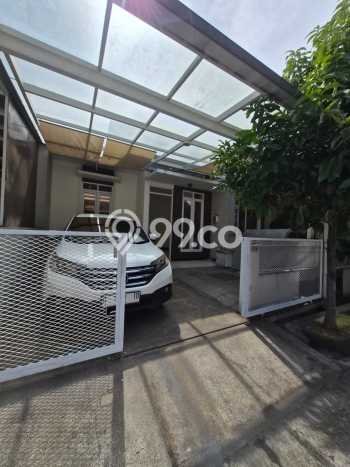 Disewakan! Rumah 2 Kamar Tidur &
1 Kamar Mandi di Taman Kopo Indah, Bandung Disewakan! Rumah 2 Kamar Tidur &
1 Kamar Mandi di Taman Kopo Indah, Bandung
