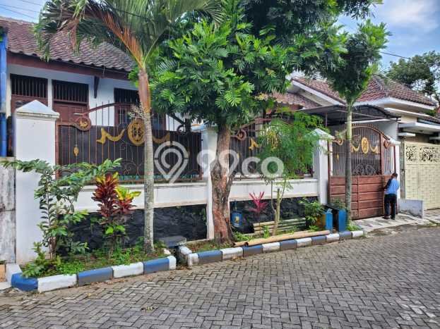 Rumah Modern 3 KT di Buring Malang Semi Furnished Rumah Modern 3 KT di Buring Malang Semi Furnished
