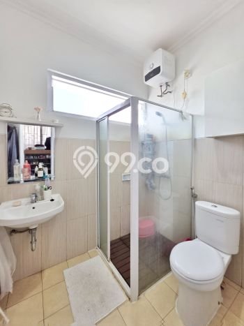 Jual Rumah Strategis Bagus Punya 2 KT di Serpong Tangerang Selatan SHM Jual Rumah Strategis Bagus Punya 2 KT di Serpong Tangerang Selatan SHM