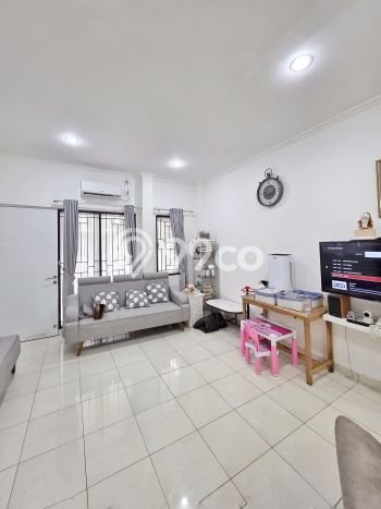 Jual Rumah Strategis Bagus Punya 2 KT di Serpong Tangerang Selatan SHM Jual Rumah Strategis Bagus Punya 2 KT di Serpong Tangerang Selatan SHM