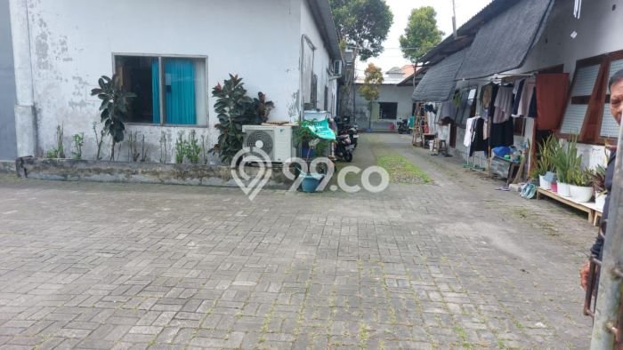 AREA POTENSIAL! Gudang Kawasan Kerobokan, Luas 1000m², Kawasan Berkembang AREA POTENSIAL! Gudang Kawasan Kerobokan, Luas 1000m², Kawasan Berkembang