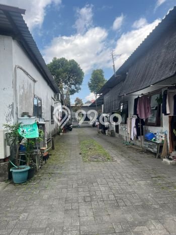 AREA POTENSIAL! Gudang Kawasan Kerobokan, Luas 1000m², Kawasan Berkembang AREA POTENSIAL! Gudang Kawasan Kerobokan, Luas 1000m², Kawasan Berkembang