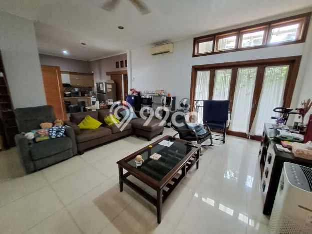 Disewakan Cepat Rumah Kondisi Baik di Area Cinere, Depok Disewakan Cepat Rumah Kondisi Baik di Area Cinere, Depok