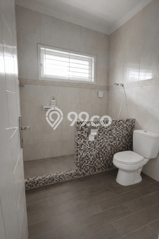 Rumah Elit Modern Tanpa Renovasi di Ragunan Jakarta Selatan Rumah Elit Modern Tanpa Renovasi di Ragunan Jakarta Selatan