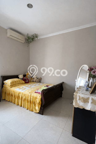 Rumah Elit Modern Tanpa Renovasi di Ragunan Jakarta Selatan Rumah Elit Modern Tanpa Renovasi di Ragunan Jakarta Selatan
