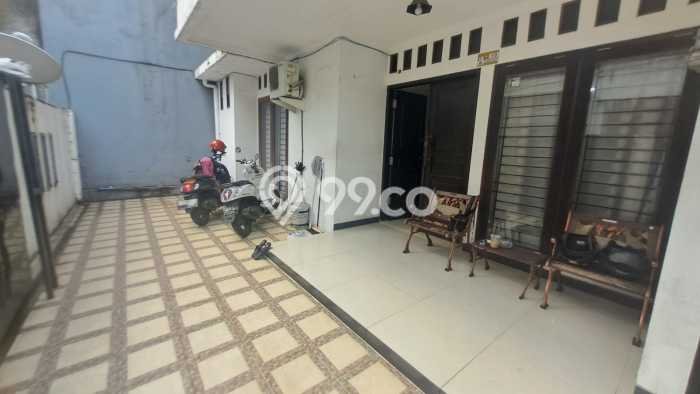 Rumah Modern 8 Kamar LT 170m2 di Gandaria Rumah Modern 8 Kamar LT 170m2 di Gandaria
