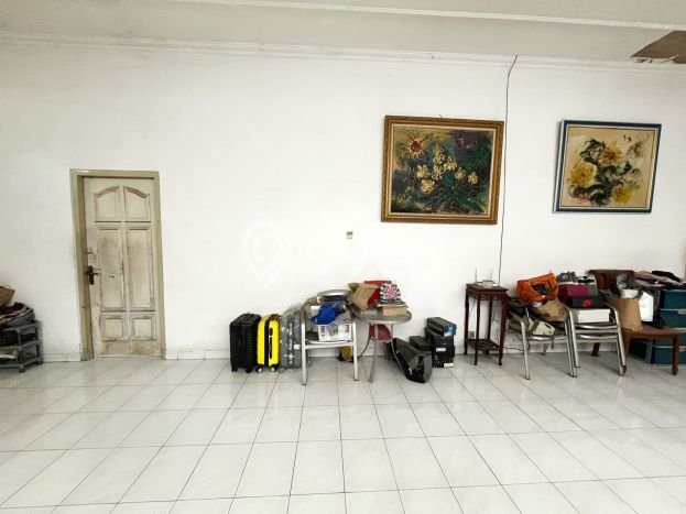 Siap Huni Hunian Elit 5 Kamar di Sawahan Dekat ke Mana Pun Siap Huni Hunian Elit 5 Kamar di Sawahan Dekat ke Mana Pun