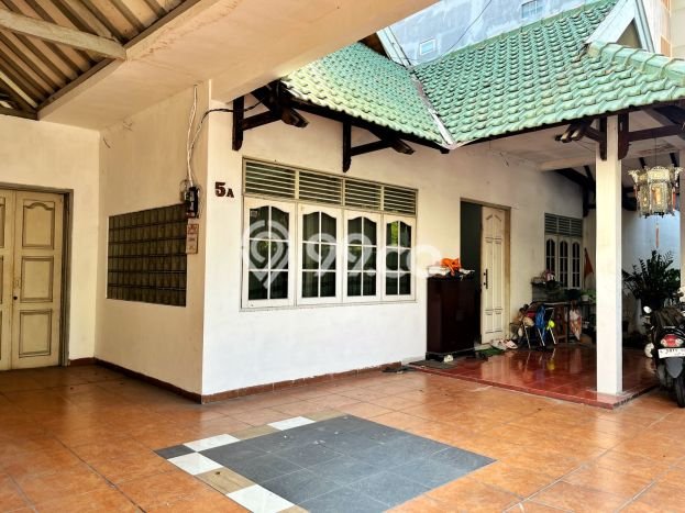 Siap Huni Hunian Elit 5 Kamar di Sawahan Dekat ke Mana Pun Siap Huni Hunian Elit 5 Kamar di Sawahan Dekat ke Mana Pun