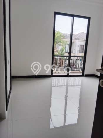 Rumah Cantik Siap Pakai Di BSD Luas 250m2 Lokasi Strategis Rumah Cantik Siap Pakai Di BSD Luas 250m2 Lokasi Strategis