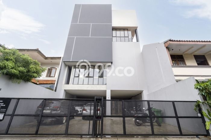 Kost Dijual di Kemanggisan dengan 70 KT dan Luas 335m2 Kost Dijual di Kemanggisan dengan 70 KT dan Luas 335m2