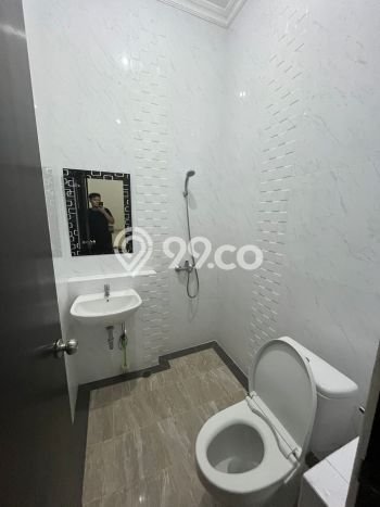 Rumah Mewah LB 235m2 Siap Pakai Desain Elegan di Alam Sutera, Tangerang Rumah Mewah LB 235m2 Siap Pakai Desain Elegan di Alam Sutera, Tangerang
