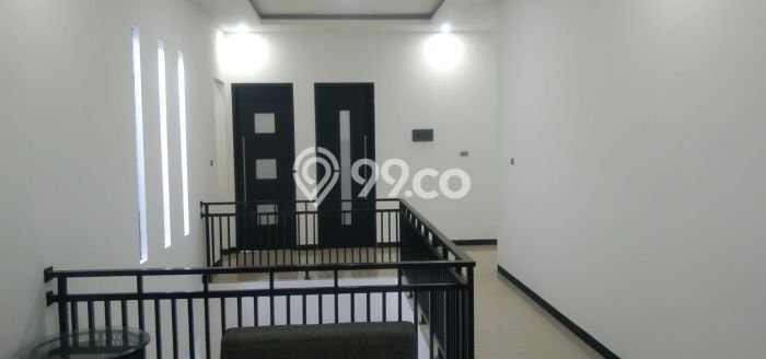Disewakan! Rumah 5 Kamar Tidur &
4 Kamar Mandi di Pondok Labu, Jakarta Selatan Disewakan! Rumah 5 Kamar Tidur &
4 Kamar Mandi di Pondok Labu, Jakarta Selatan