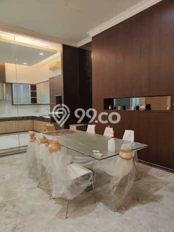 Rumah di Kelapa Gading, Jakarta Utara, LT 300m² LB 750m² Rumah di Kelapa Gading, Jakarta Utara, LT 300m² LB 750m²