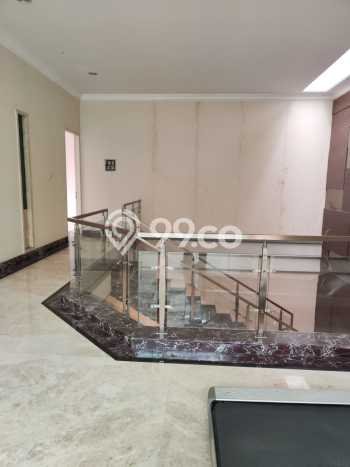 Rumah di Kelapa Gading, Jakarta Utara, LT 300m² LB 750m² Rumah di Kelapa Gading, Jakarta Utara, LT 300m² LB 750m²