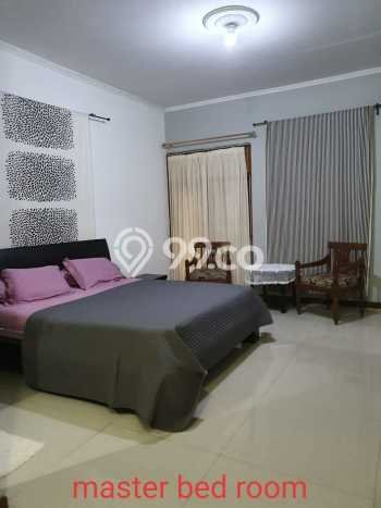 Rumah Mewah LB 350m2 Siap Huni Desain Elegan di Bintaro, Tangerang Selatan Rumah Mewah LB 350m2 Siap Huni Desain Elegan di Bintaro, Tangerang Selatan
